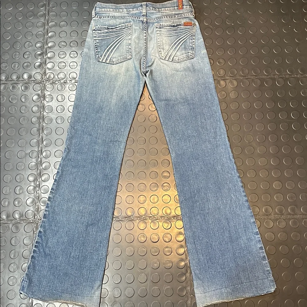 Dojo 28 x 31 x 8 —-7 For All Mankind Faded Blue Mid-Rise Jeans - Picture 3 of 11